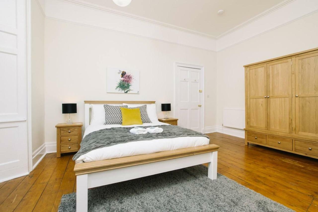 Joivy Great Location! Heart Of City Centre 3Bed Apartment Единбург Екстериор снимка